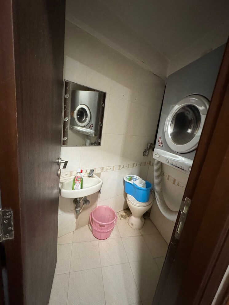 Bathroom, oberoi-realty-splendor 3 Bedroom 1377 Sq.Ft. Apartment In Andheri East Mumbai 9088031