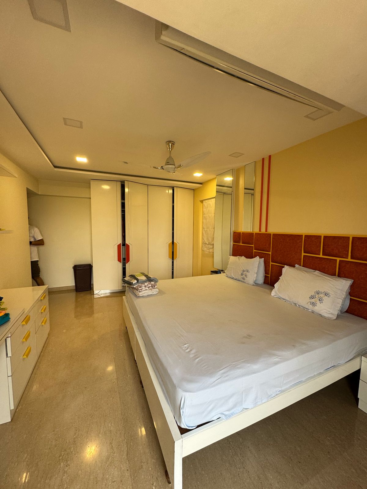 3 BHK + Pooja Room Apartment For Rent in Oberoi Realty Splendor