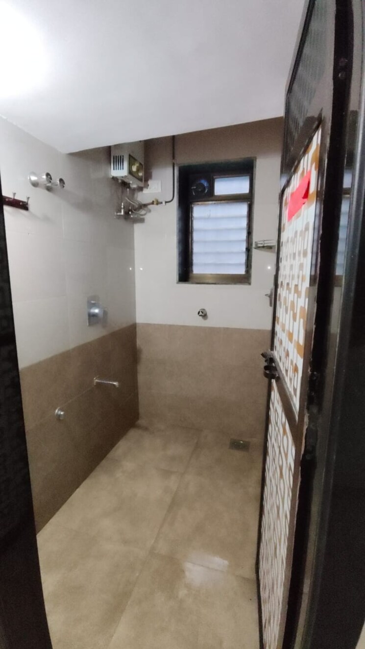 Bathroom, samata nagar 1 Bedroom 450 Sq.Ft. Apartment In Samata Nagar Thane 9088036