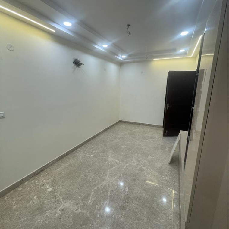 Room, pitampura 3 Bedroom 110 Sq.Yd. Builder Floor In Pitampura Delhi 9088069