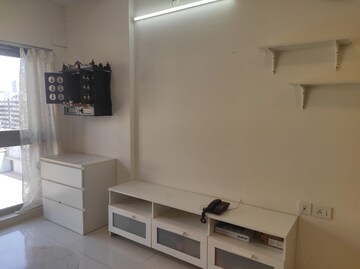Furnished Amenities in 2 BHK Apartment at Rhythm Serenity Heights, Andheri East – for Rent