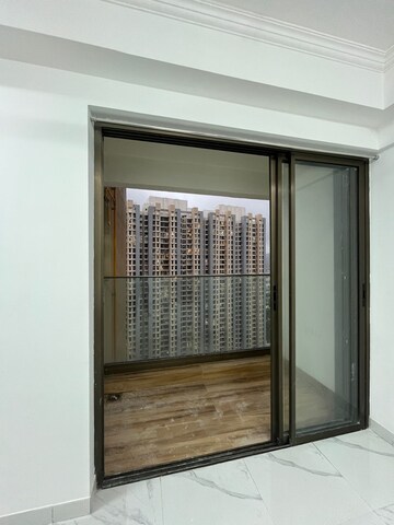 Room in 2 BHK Apartment at Raymond Ten X Habitat, Pokhran Road No Two – for Rent