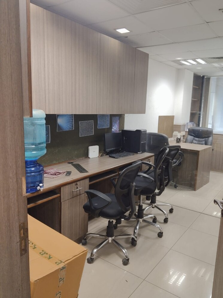Team Area, netaji subhash place Commercial Office Space 286 Sq.Ft. In Netaji Subhash Place Delhi 9088090