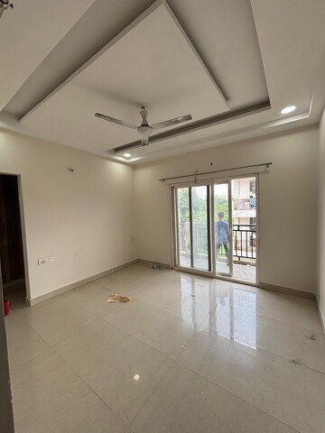 Room in 4 BHK Independent House at Canal Road – for Rent