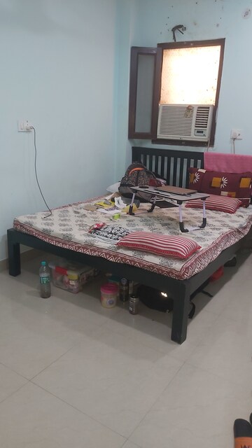 Furnished Amenities in 2.5 BHK Builder Floor at Mayur Vihar – for Rent