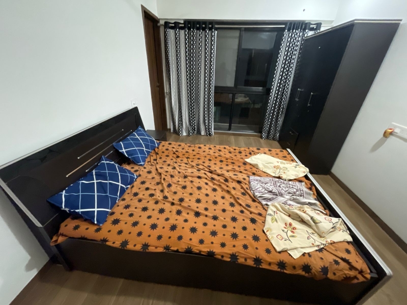 2 BHK + Study Room Apartment For Rent in Platinum Glory