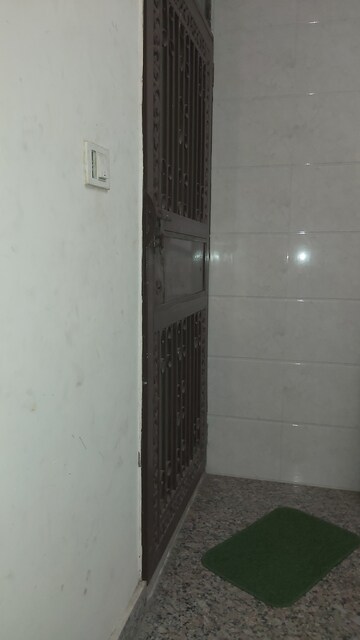 Bathroom in 2.5 BHK Builder Floor at Mayur Vihar – for Rent