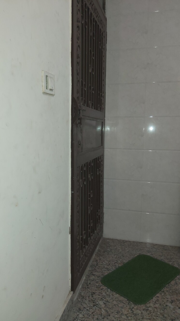 Bathroom, mayur vihar 2.5 Bedroom 750 Sq.Ft. Builder Floor In Mayur Vihar Delhi 9088230