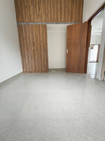 Room in 2 BHK Apartment at Vignana Nagar – for Rent