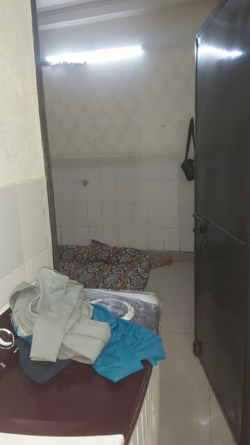 Furnished Amenities in 2.5 BHK Builder Floor at Mayur Vihar – for Sale