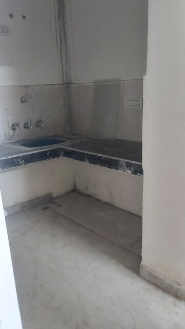 Bathroom in 2.5 BHK Builder Floor at Mayur Vihar – for Rent