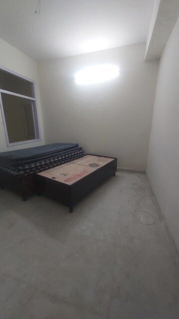 Furnished Amenities in 2.5 BHK Builder Floor at Mayur Vihar – for Rent