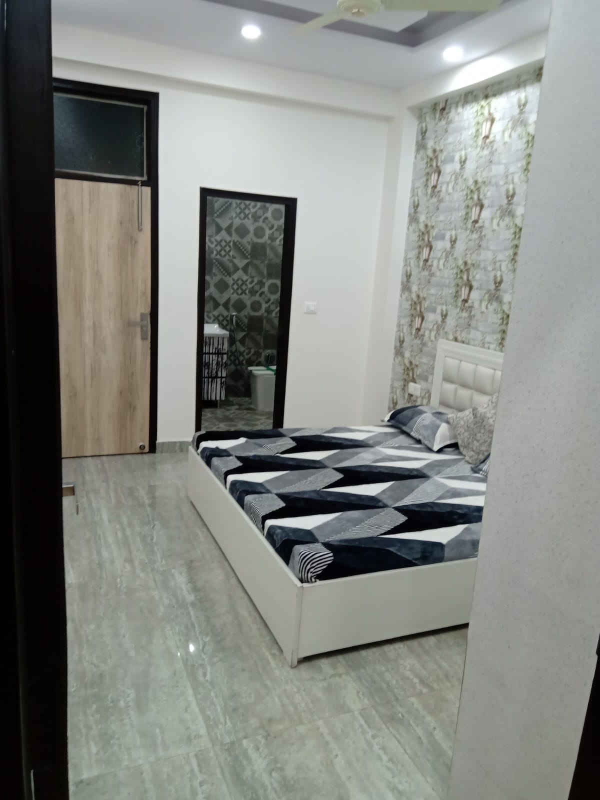 4 BHK + Servant Room Apartment For Rent in Metro Suites Glitz