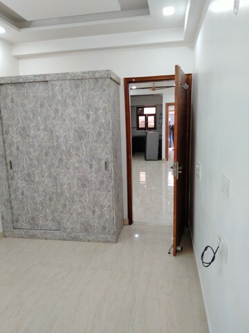 Room in 4 BHK Apartment at Metro Suites Glitz, Vasundhara Sector 2 – for Rent