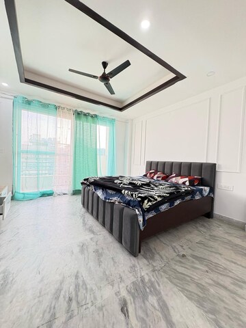Bedroom in 4 BHK Builder Floor at Sector 57 – for Rent