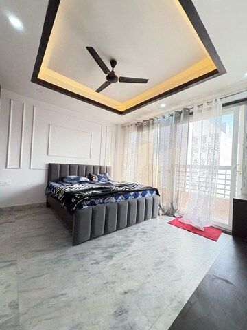 Bedroom in 4 BHK Builder Floor at Sector 57 – for Rent