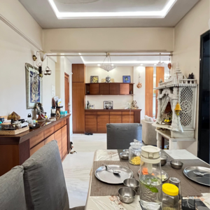 Team Area in 2 BHK Apartment at Juhu – for Sale