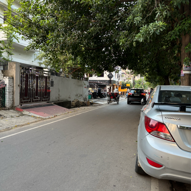  Parking, gomti nagar Commercial Land 2300 Sq.Ft. In Gomti Nagar Lucknow 9088359