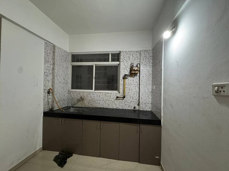 Bathroom, goel-ganga-sparsh 1.5 Bedroom 750 Sq.Ft. Apartment In Undri Pune 9088371