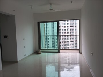 Room in 2 BHK Apartment at Kalpataru Immensa, Kolshet Road – for Rent