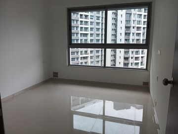 Room in 2 BHK Apartment at Kalpataru Immensa, Kolshet Road – for Rent