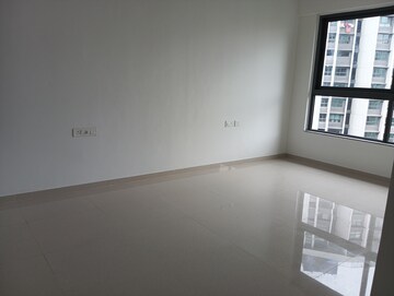 Room in 2 BHK Apartment at Kalpataru Immensa, Kolshet Road – for Rent
