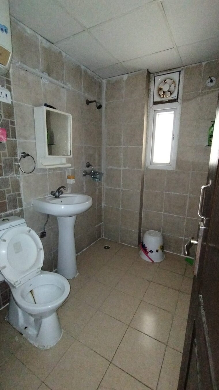 Bathroom, saviour-greenisle 3 Bedroom 1800 Sq.Ft. Apartment In Sain Vihar Ghaziabad 9088398