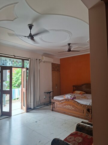 Balcony in 6 BHK Independent House at Sector 44 – for Rent