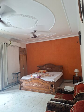 Bathroom in 6 BHK Independent House at Sector 44 – for Rent