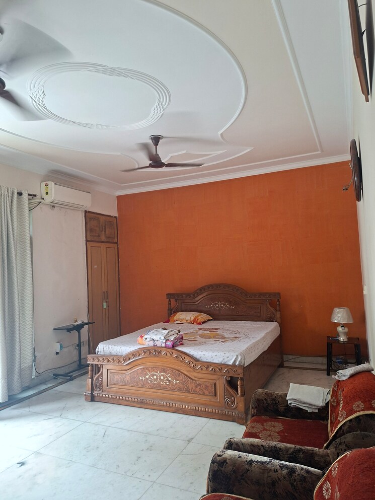 Bathroom, sector 44 6 Bedroom 240 Sq.Mt. Independent House In Sector 44 Noida 9088426