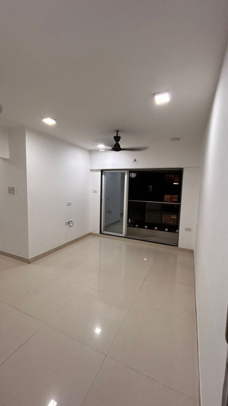 Room, man-opus 1 Bedroom 450 Sq.Ft. Apartment In Mira Road Thane 9088450