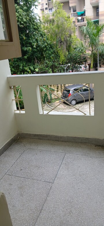 Furnished Amenities in 2 BHK Apartment at Shatabdi Rail Vihar, Sector 62 – for Rent