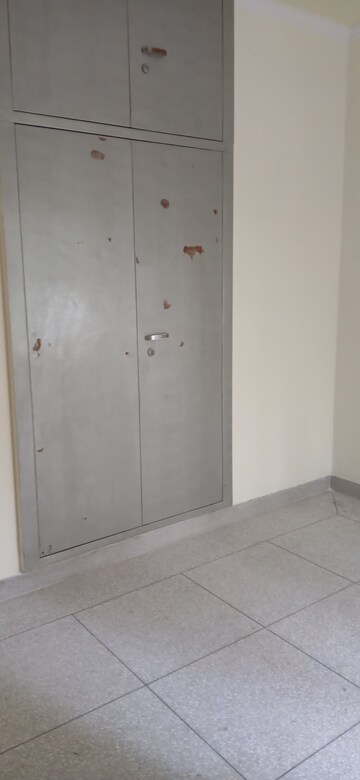 Furnished Amenities in 2 BHK Apartment at Shatabdi Rail Vihar, Sector 62 – for Rent