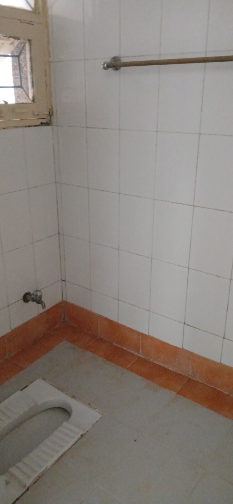Bathroom, shatabdi-rail-vihar 2 Bedroom 1180 Sq.Ft. Apartment In Sector 62 Noida 9088506
