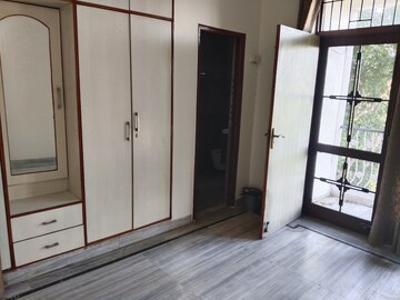 Furnished Amenities in 2 BHK Apartment at Sector 21c – for Rent