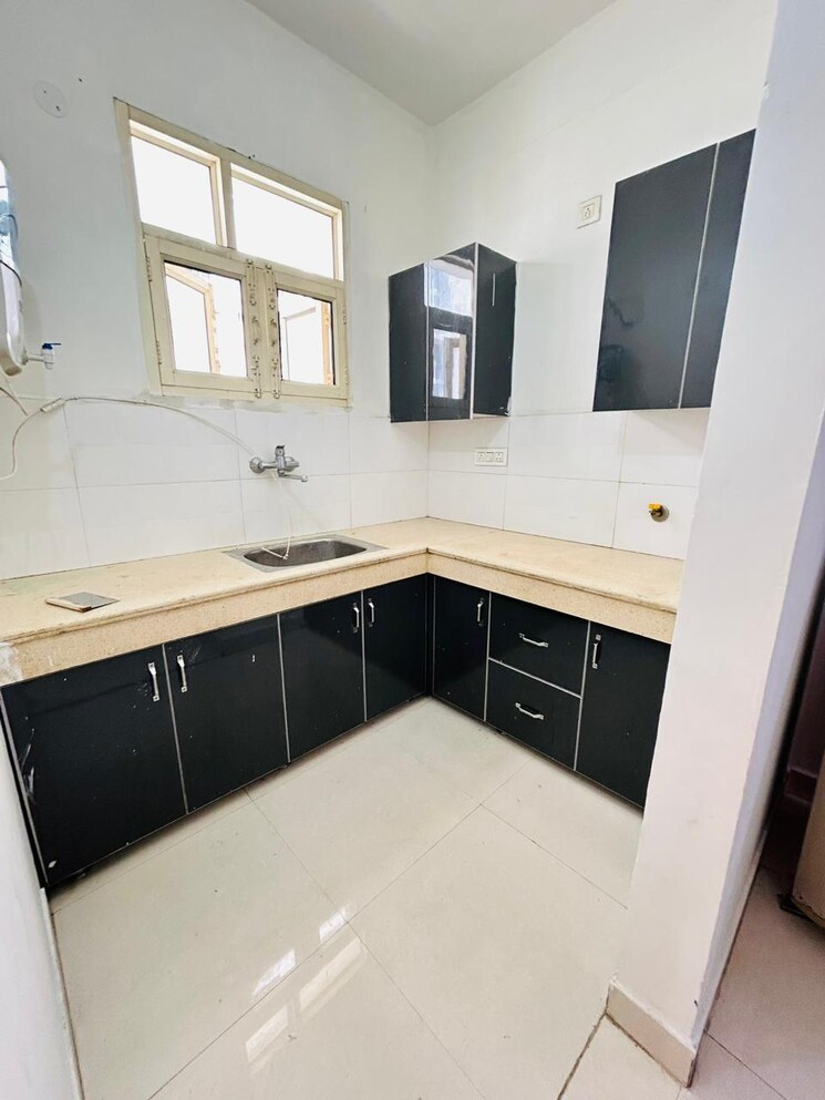 Kitchen, vip road 3 Bedroom 1800 Sq.Ft. Apartment In Vip Road Zirakpur 9088499