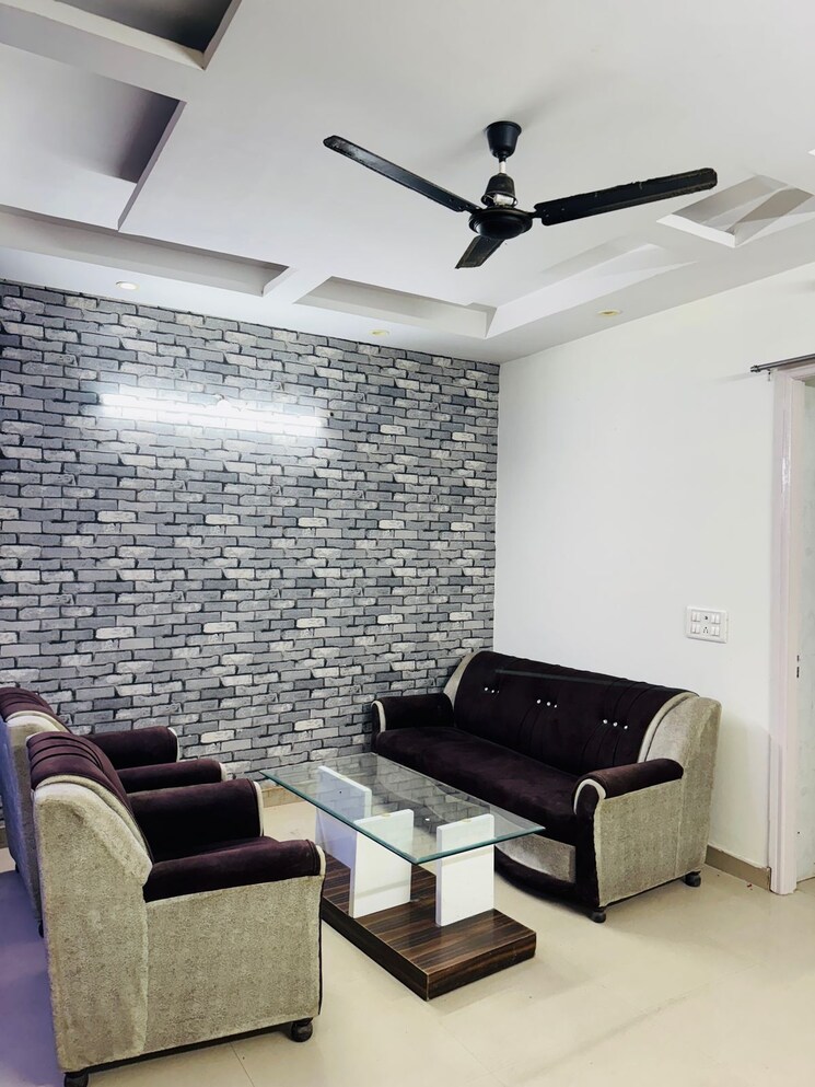 Living Room, vip road 3 Bedroom 1800 Sq.Ft. Apartment In Vip Road Zirakpur 9088499