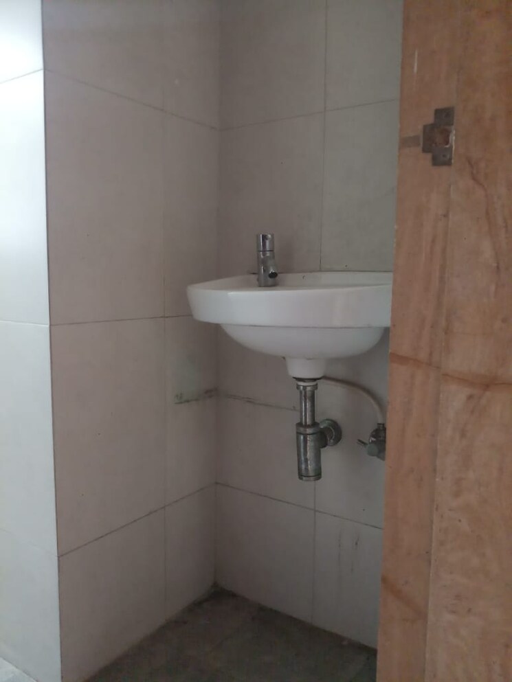 Bathroom, garnet-paladium Commercial Office Space 850 Sq.Ft. In Goregaon East Mumbai 9088516