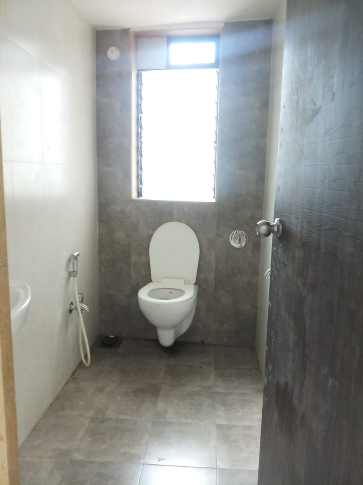 Bathroom, garnet-paladium Commercial Office Space 850 Sq.Ft. In Goregaon East Mumbai 9088516