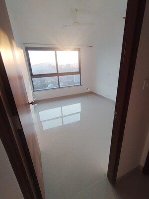 2 BHK Apartment For Sale in Kalpataru Immensa, Kolshet Road