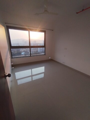 Room in 2 BHK Apartment at Kalpataru Immensa, Kolshet Road – for Rent