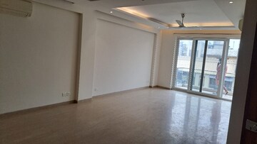 Room in 3 BHK Builder Floor at Defence Colony – for Rent