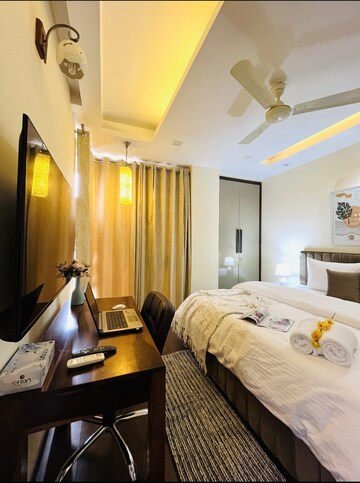 Bedroom in 4 BHK Builder Floor at Defence Colony – for Rent