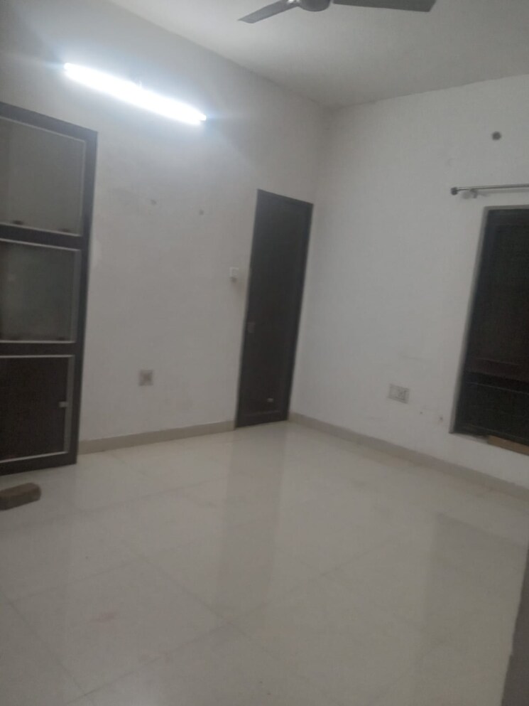 Room, gomti nagar 2 Bedroom 2100 Sq.Ft. Independent House In Gomti Nagar Lucknow 9088575