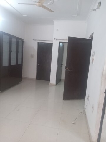 Room in 2 BHK Independent House at Gomti Nagar – for Rent
