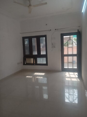 Room in 2 BHK Independent House at Gomti Nagar – for Rent