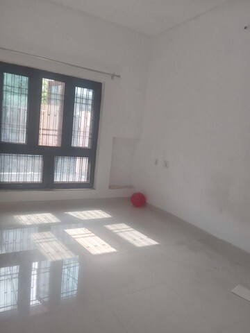 Room in 2 BHK Independent House at Gomti Nagar – for Rent