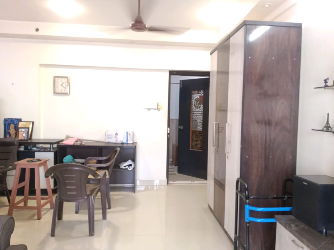 2.5 BHK + Pooja Room Apartment For Sale in Metro Heights Kandivali