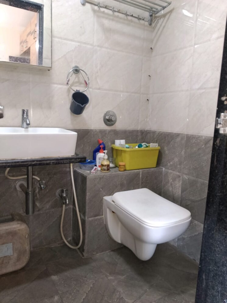 Bathroom, metro-heights-kandivali 2.5 Bedroom 750 Sq.Ft. Apartment In Kandivali West Mumbai 9088576