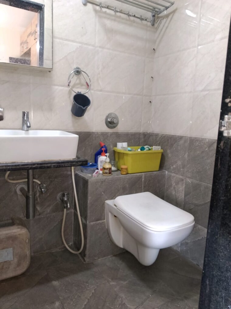 Bathroom, metro-heights-kandivali 2.5 Bedroom 750 Sq.Ft. Apartment In Kandivali West Mumbai 9088576